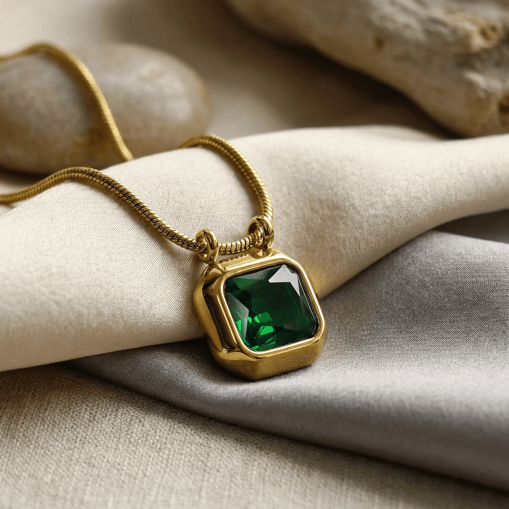ŽENSKA OGRLICA SA POZLATOM MYSTERY GREEN 👑