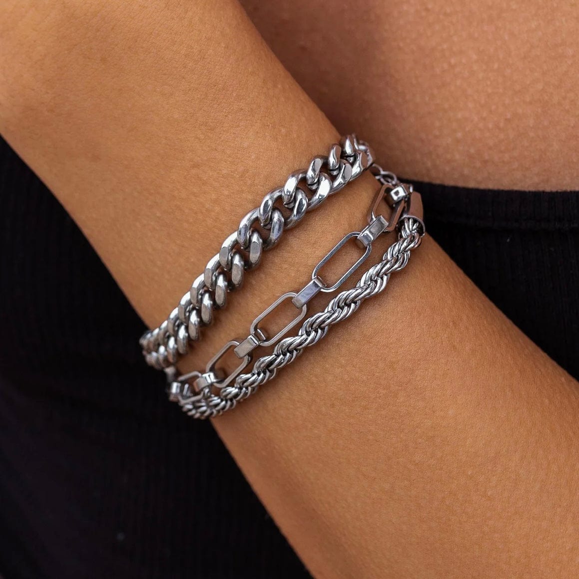 ŽENSKA NARUKVICA SA POZLATOM KORDA 🥂