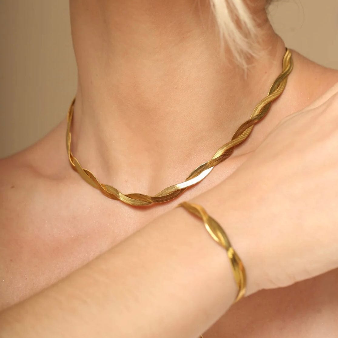 ŽENSKA OGRLICA SA POZLATOM ROYAL 🥂