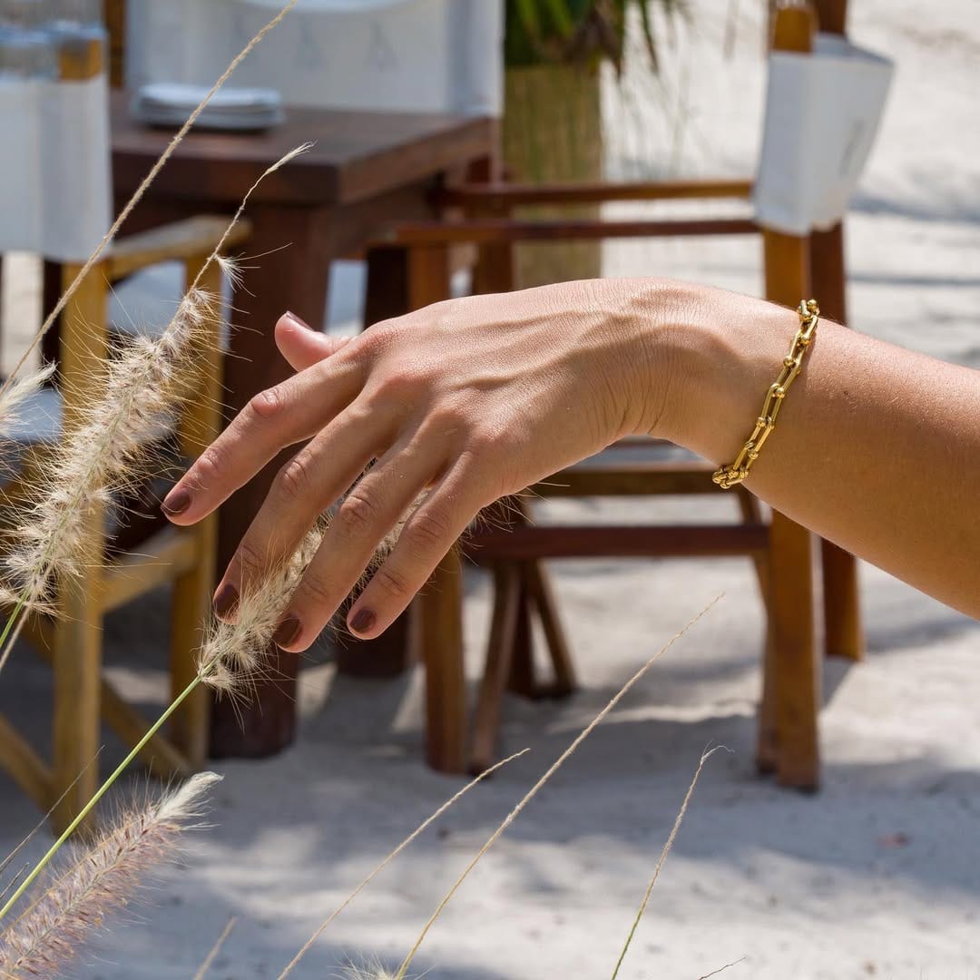 NARUKVICA SA POZLATOM MELBURN 🥂