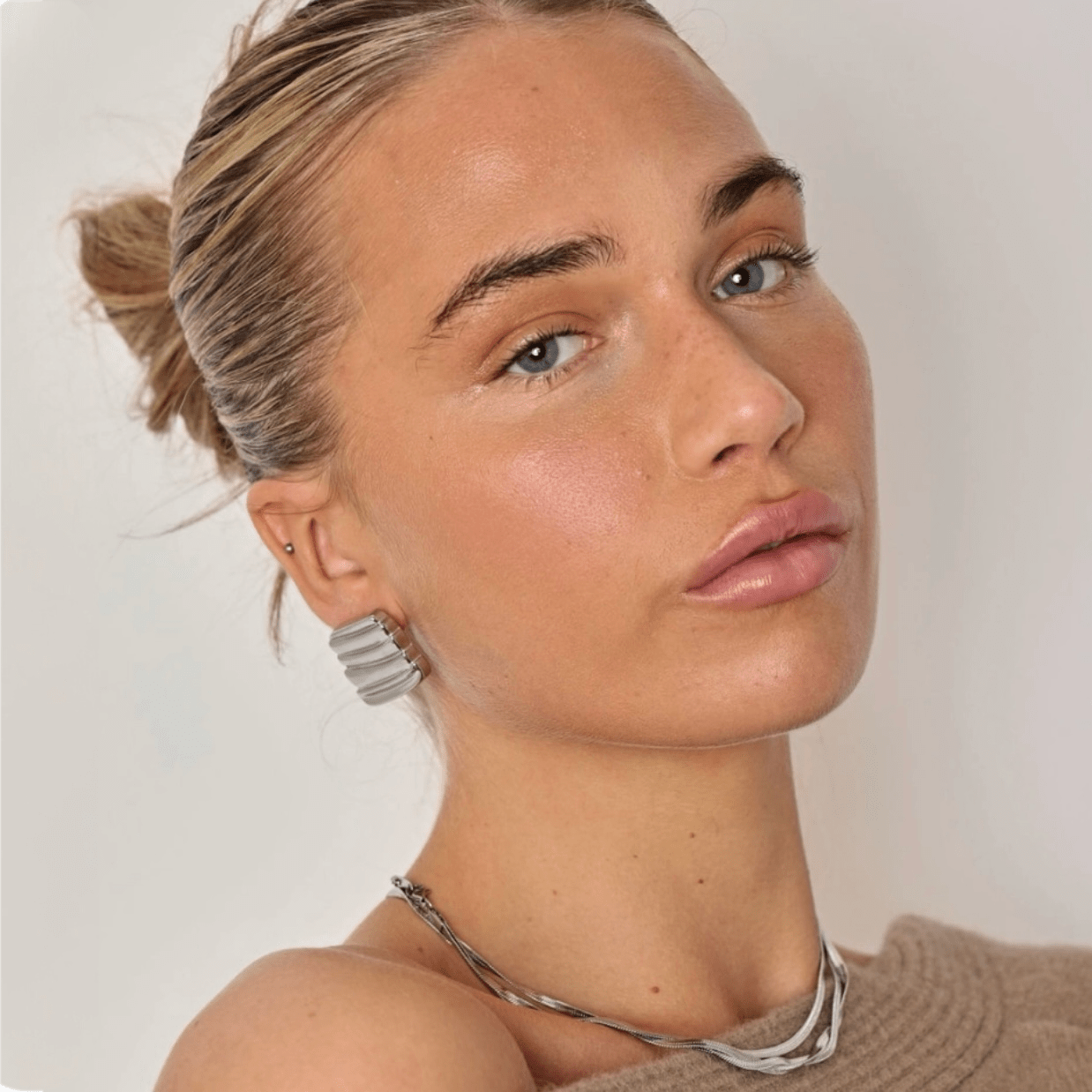 MINĐUŠE SA POZLATOM FABERGE 🥂