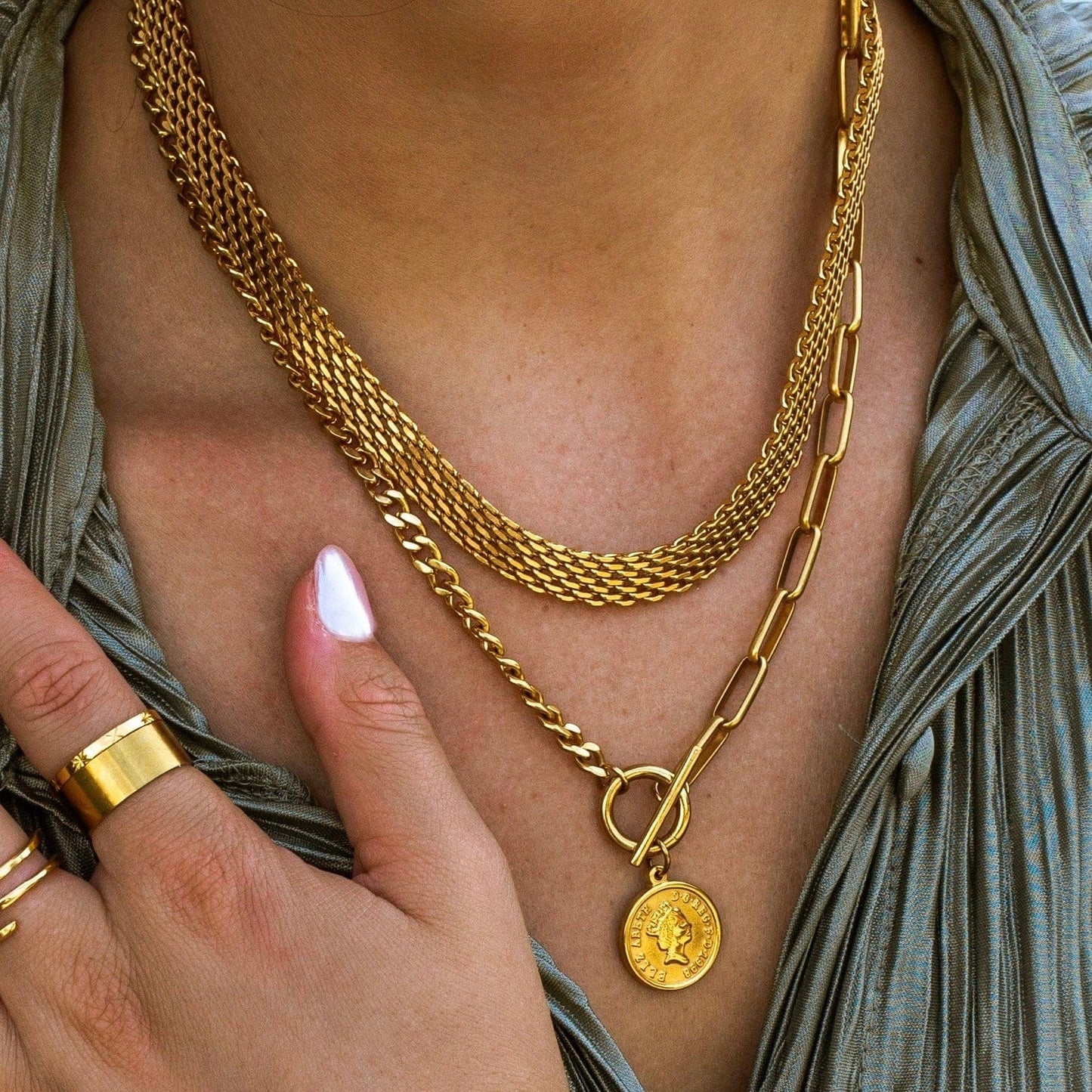 ŽENSKA OGRLICA SA POZLATOM BAHAMI 🥂