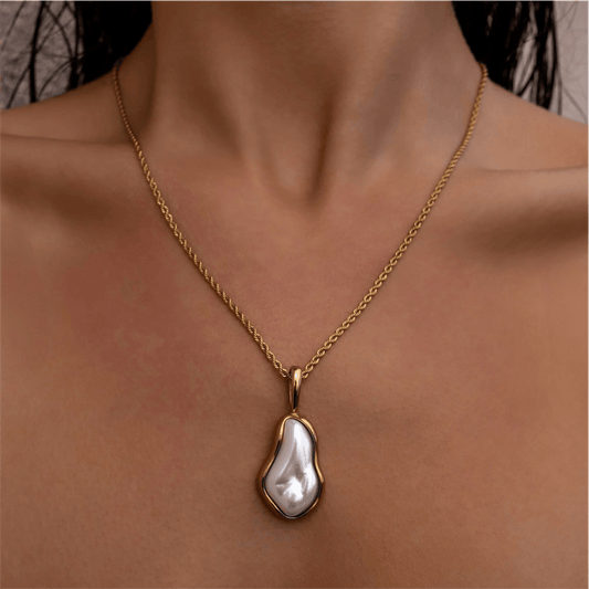 OGRLICA SA POZLATOM DUBAI 🥂