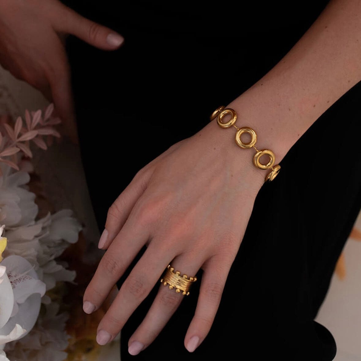 ŽENSKA NARUKVICA SA POZLATOM DELFI 🥂