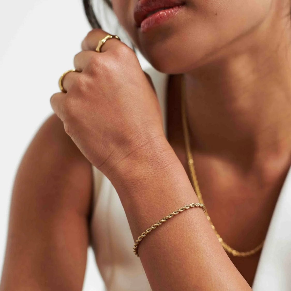 ŽENSKA NARUKVICA SA POZLATOM KORDA 🥂