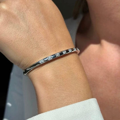 ŽENSKA NARUKVICA SA POZLATOM STONE 🥂