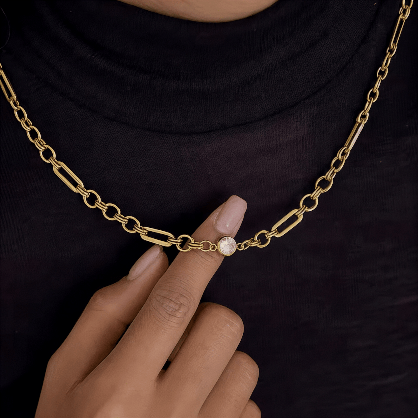 ŽENSKA OGRLICA SA POZLATOM ANGEL’S TEAR  🥂