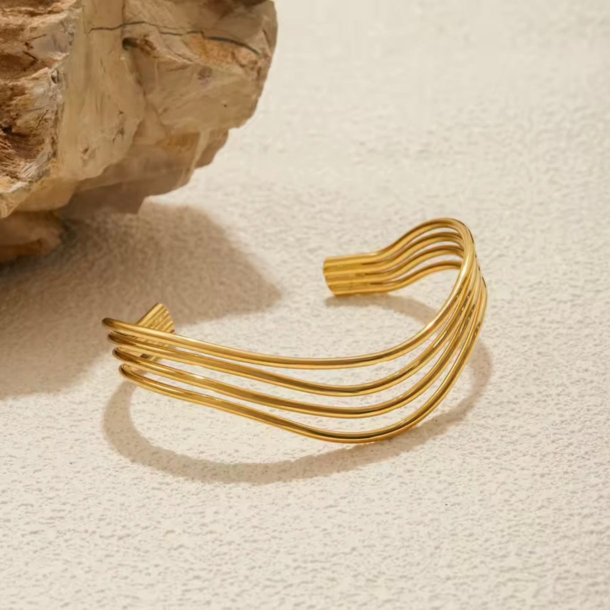 NARUKVICA SA POZLATOM MARTINI 👑