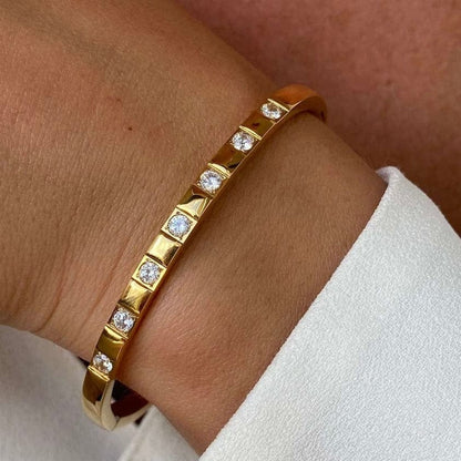 ŽENSKA NARUKVICA SA POZLATOM STONE 🥂