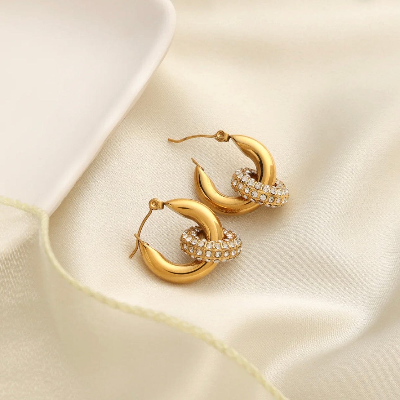 MINĐUŠE SA POZLATOM MARTINI 🥂