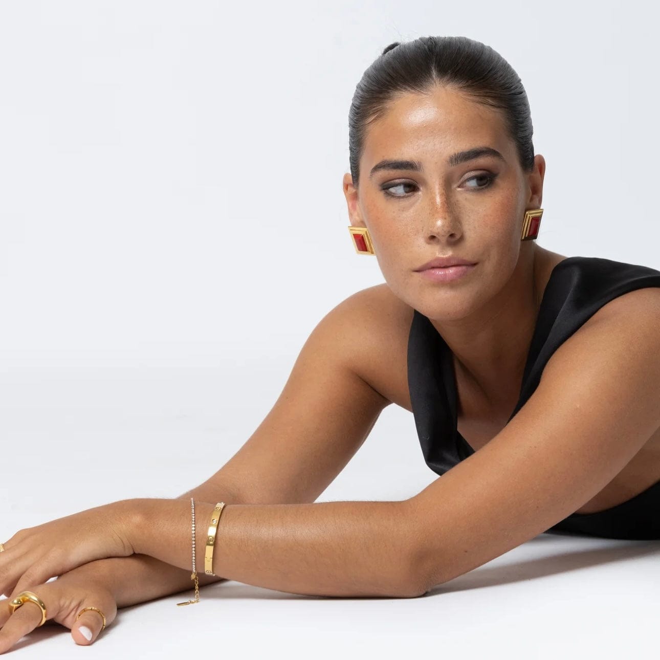 MINĐUŠE SA POZLATOM SMARAGD