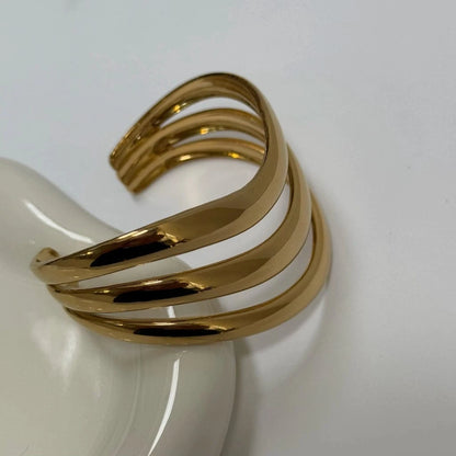 NARUKVICA SA POZLATOM MOSKVA 👑