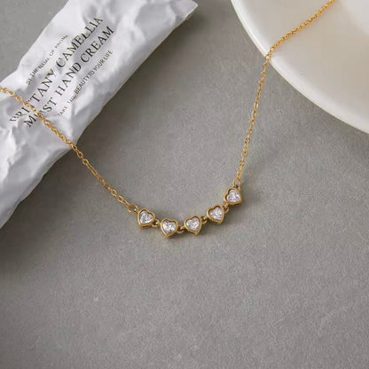 ŽENSKA OGRLICA SA POZLATOM NEFERTITI 🥂