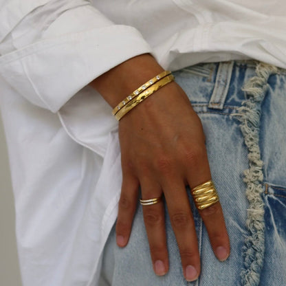 ŽENSKA NARUKVICA SA POZLATOM STONE 🥂