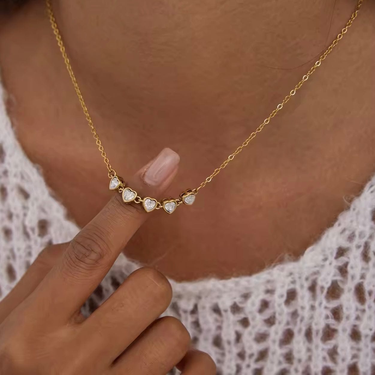 ŽENSKA OGRLICA SA POZLATOM NEFERTITI 🥂