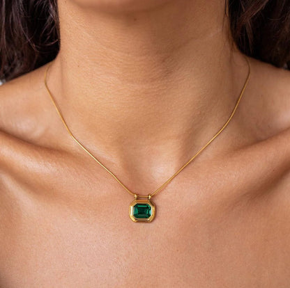 ŽENSKA OGRLICA SA POZLATOM MYSTERY GREEN 👑