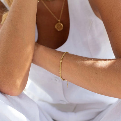 ŽENSKA NARUKVICA SA POZLATOM KORDA 🥂