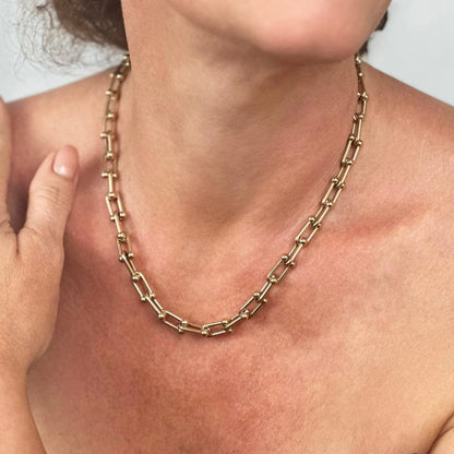 OGRLICA SA POZLATOM MELBURN 🥂