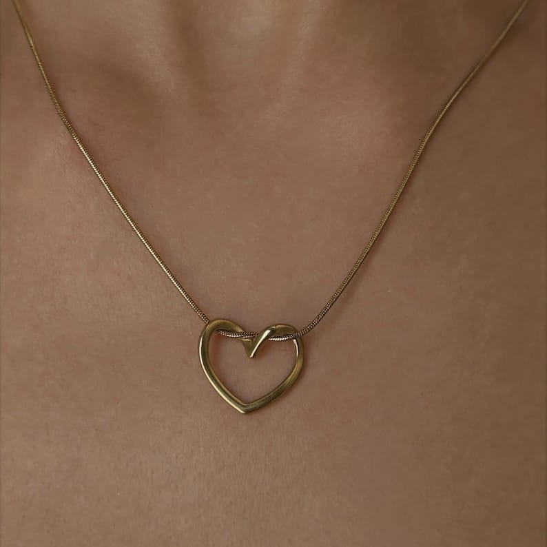 ŽENSKA OGRLICA OD HIRURŠKOG ČELIKA AMORE 🥂
