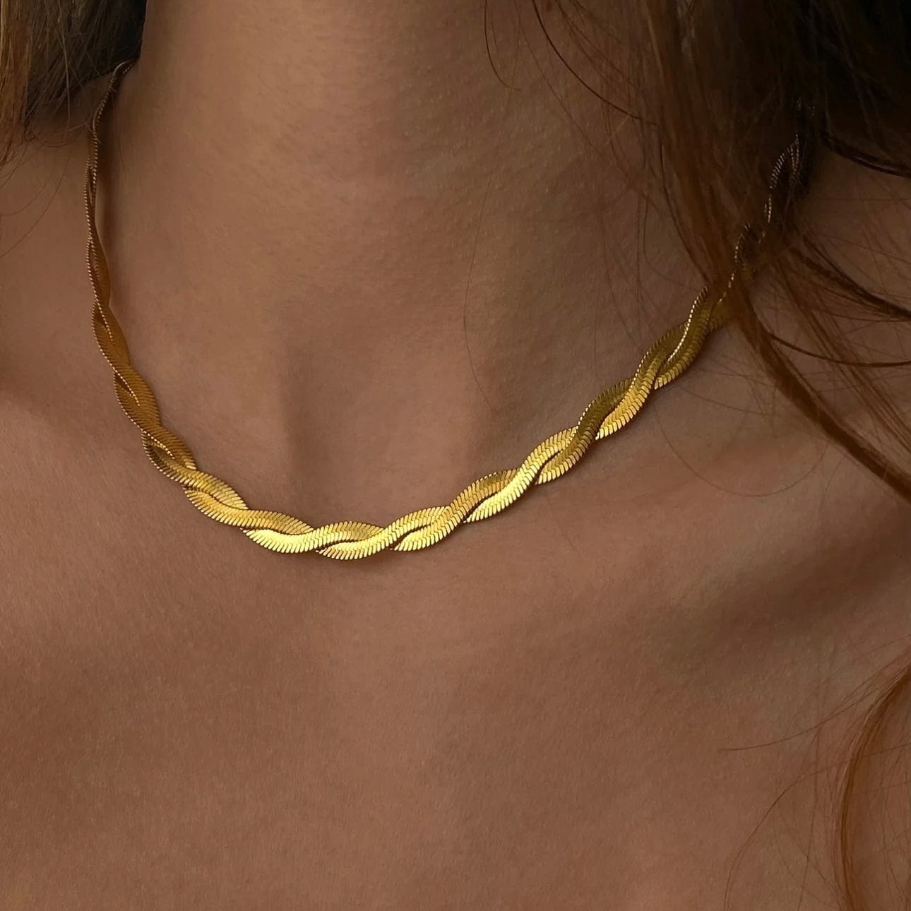 ŽENSKA OGRLICA SA POZLATOM ROYAL 🥂