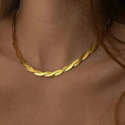 ŽENSKA OGRLICA SA POZLATOM ROYAL 🥂