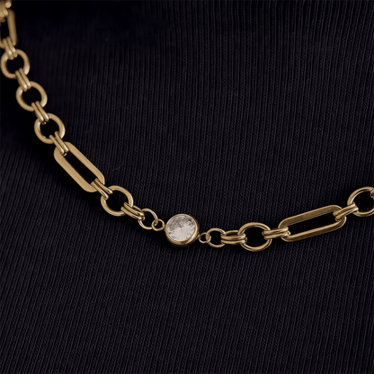 ŽENSKA OGRLICA SA POZLATOM ANGEL’S TEAR  🥂