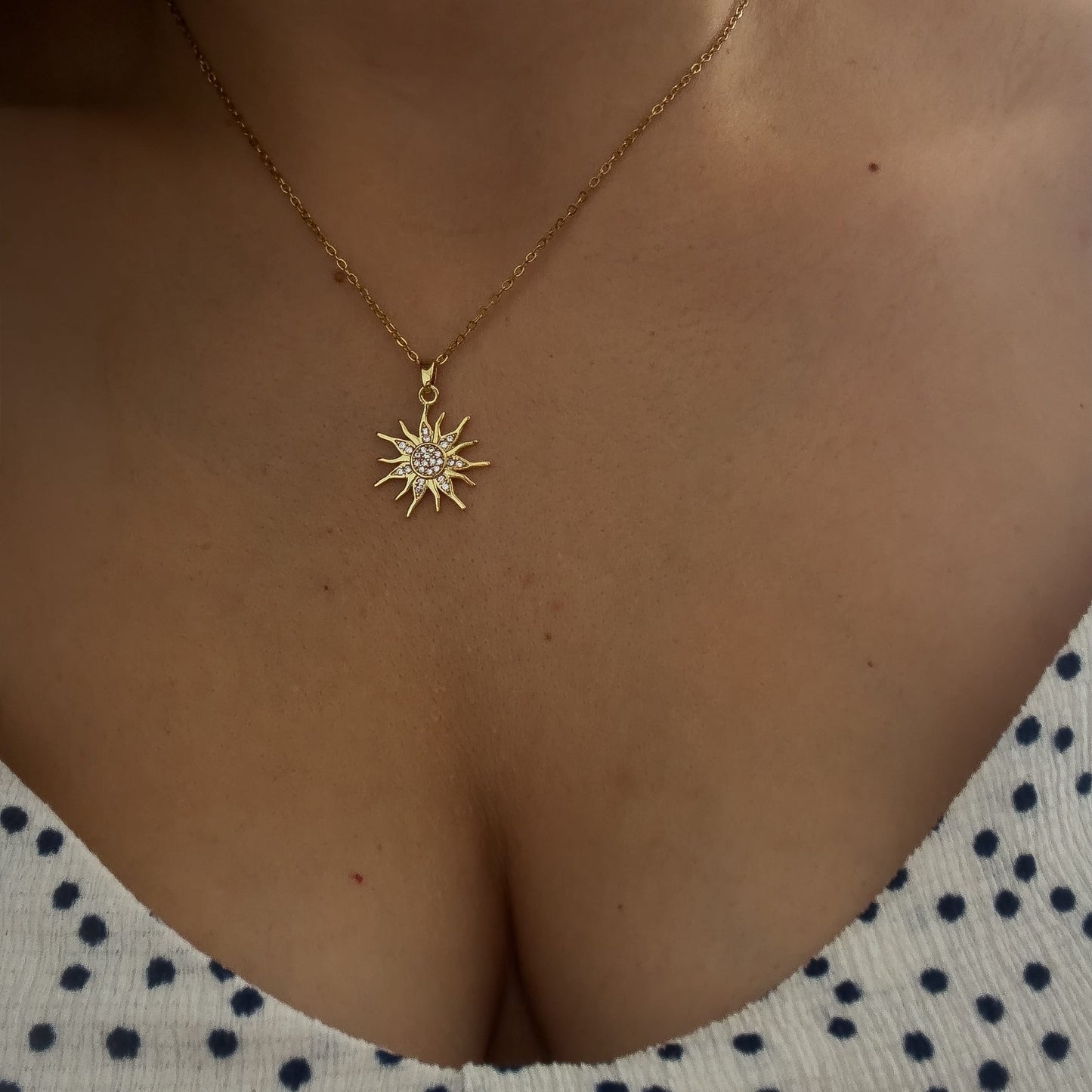 ŽENSKA OGRLICA SA POZLATOM SUN ☀️